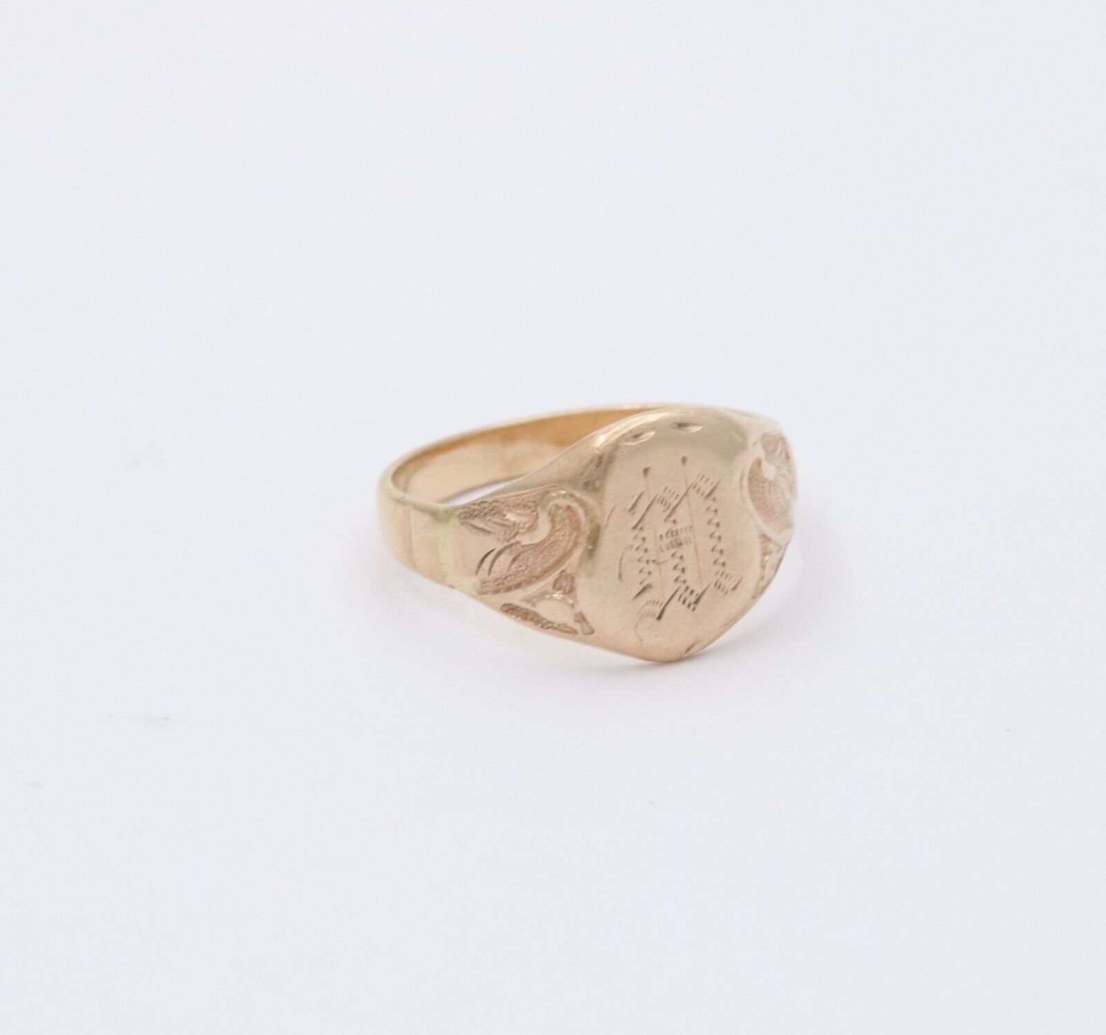 Vintage 10K Yellow Gold Shield & leaf Signet Ring