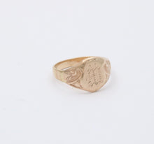 Load image into Gallery viewer, Vintage 10K Yellow Gold Shield &amp; leaf Signet Ring
