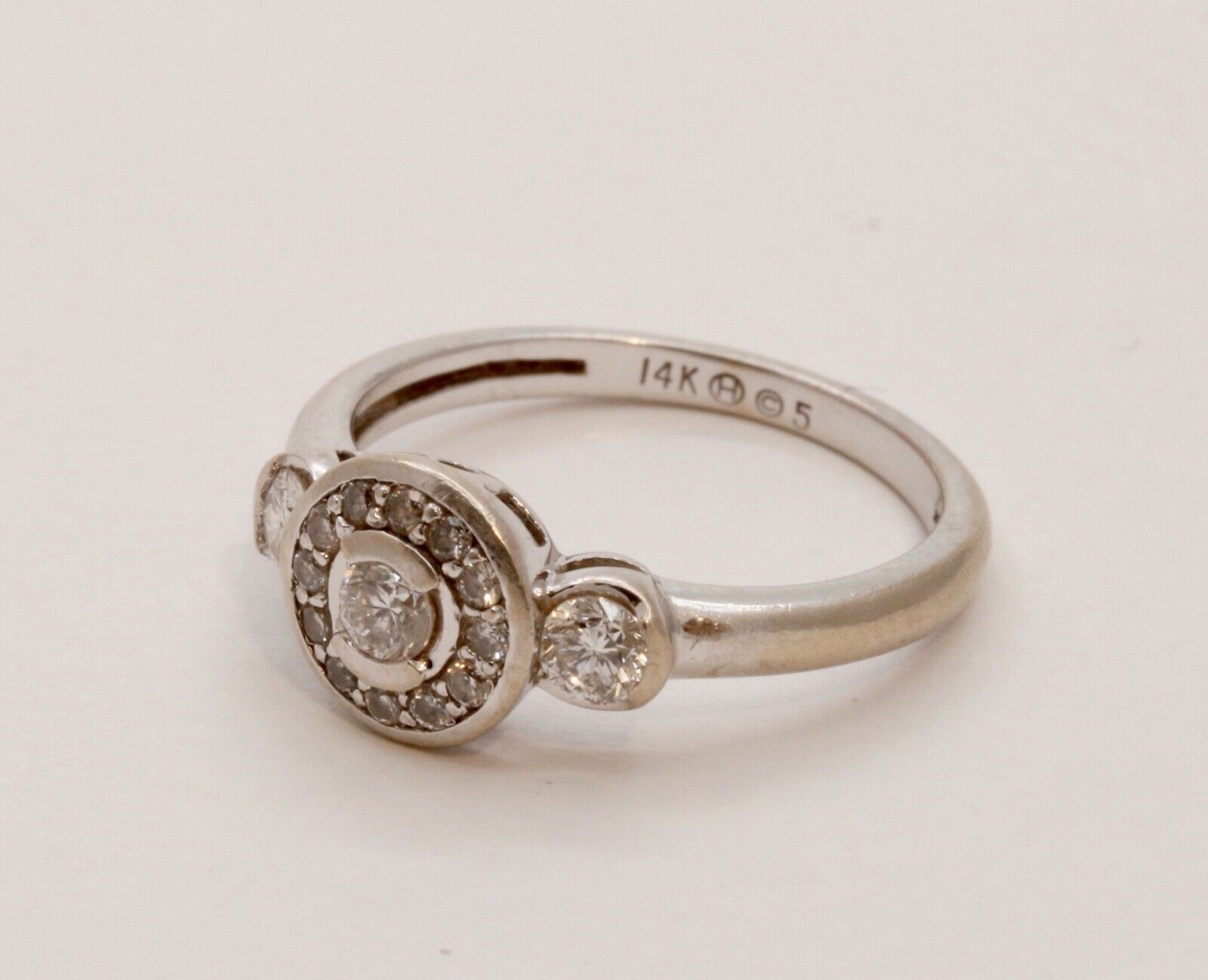 Nicely Designed Vintage Diamonds 14K White Gold Ring