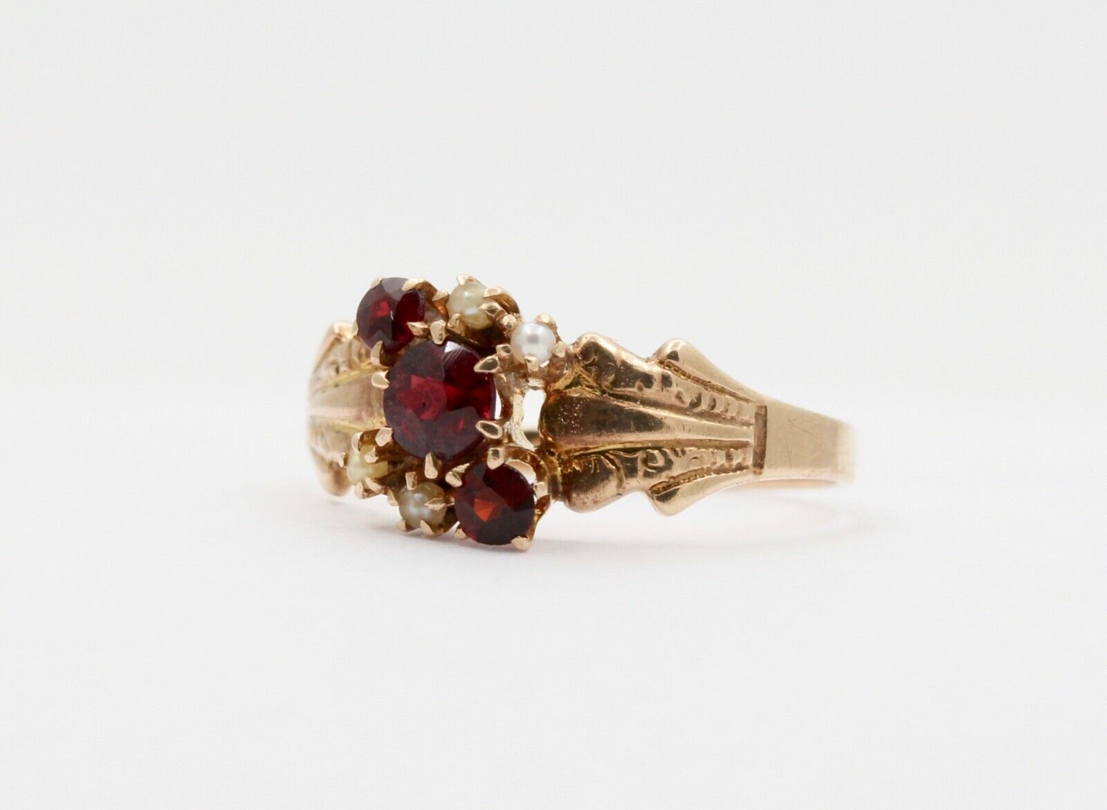 Art Nouveau White, Wile & Warner Garnets Seed Pearls 14K Yellow Gold Ring