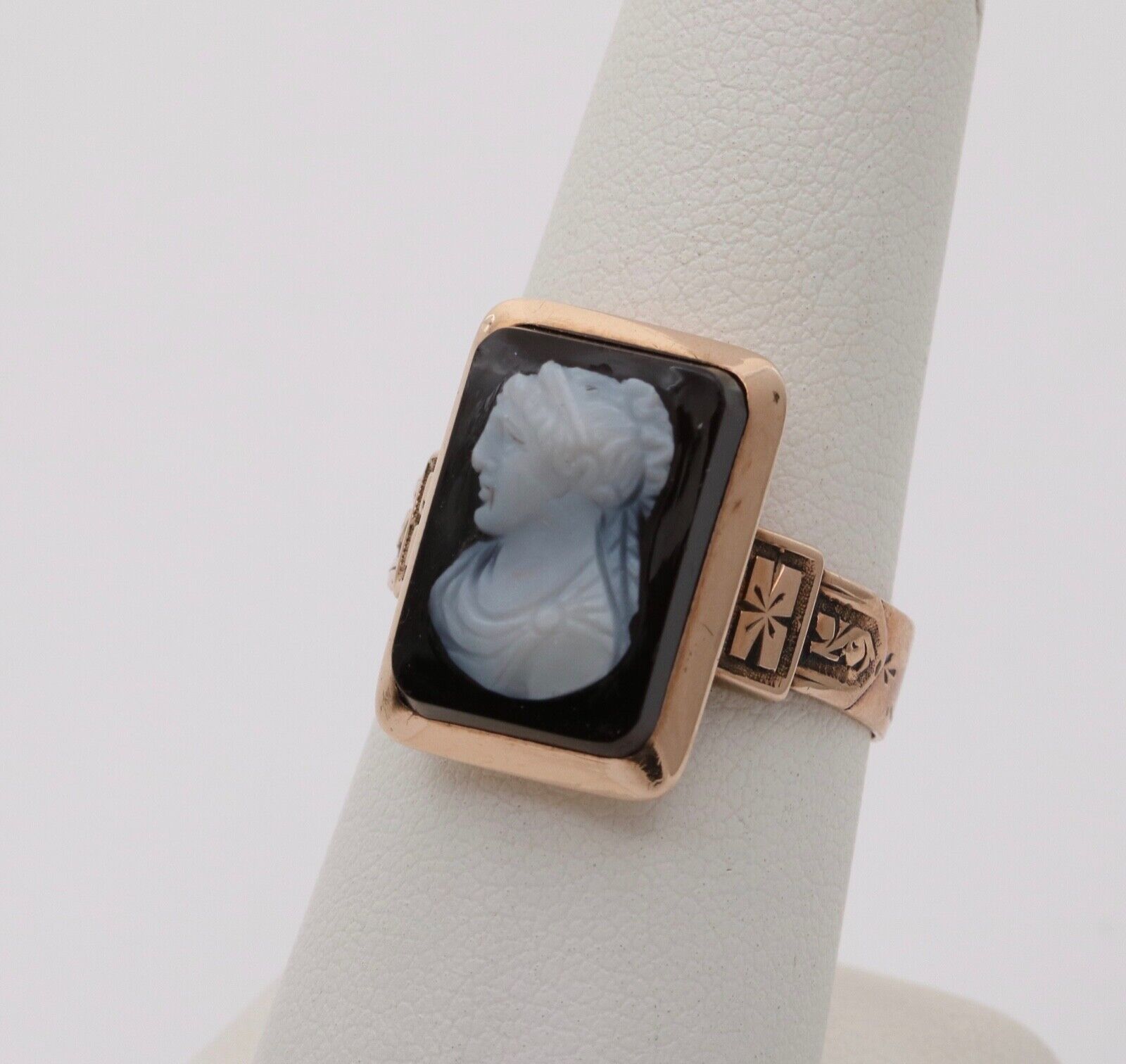 Edwardian Victorian Cameo Onyx 10K Rose Gold Ring