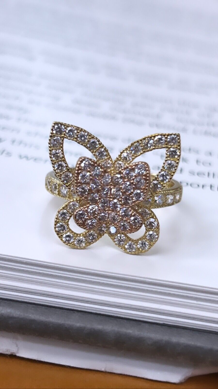 Vintage Lovely 10K Two Tone Gold Butterfly Ring.