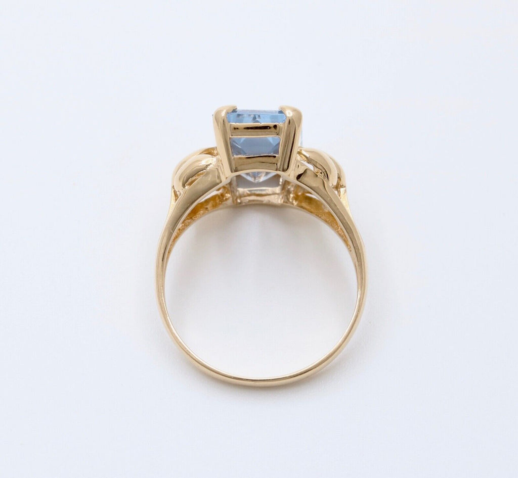 Vintage 14K Yellow Gold Solitaire Aquamarine Ring