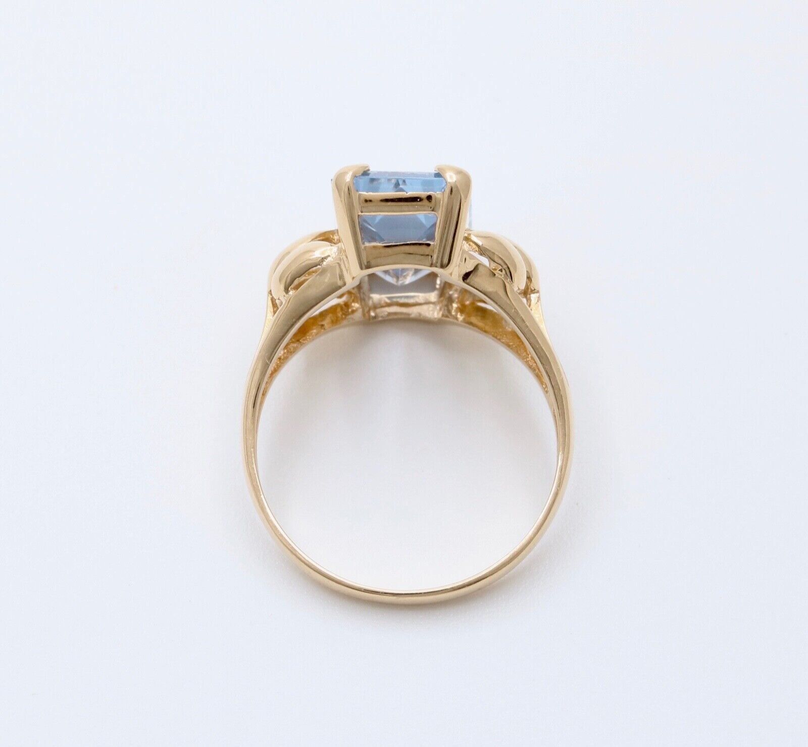 Vintage 14K Yellow Gold Solitaire Aquamarine Ring
