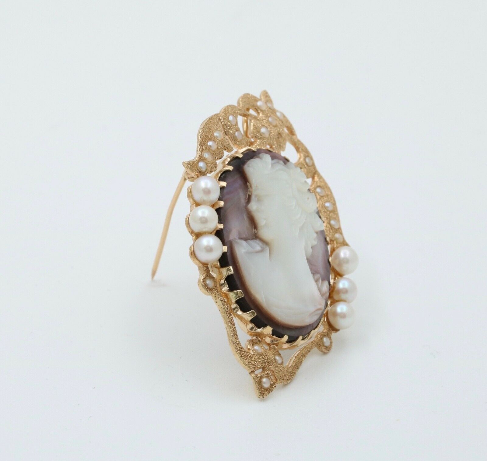 Vintage 14K Yellow Gold Carved Mother Of Pearl Cameo Brooch, Pin.