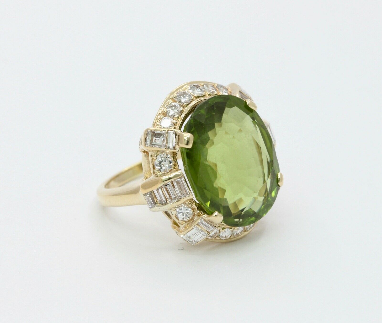 Vintage Ladies Large Peridot Diamonds 18K Yellow Gold Ring