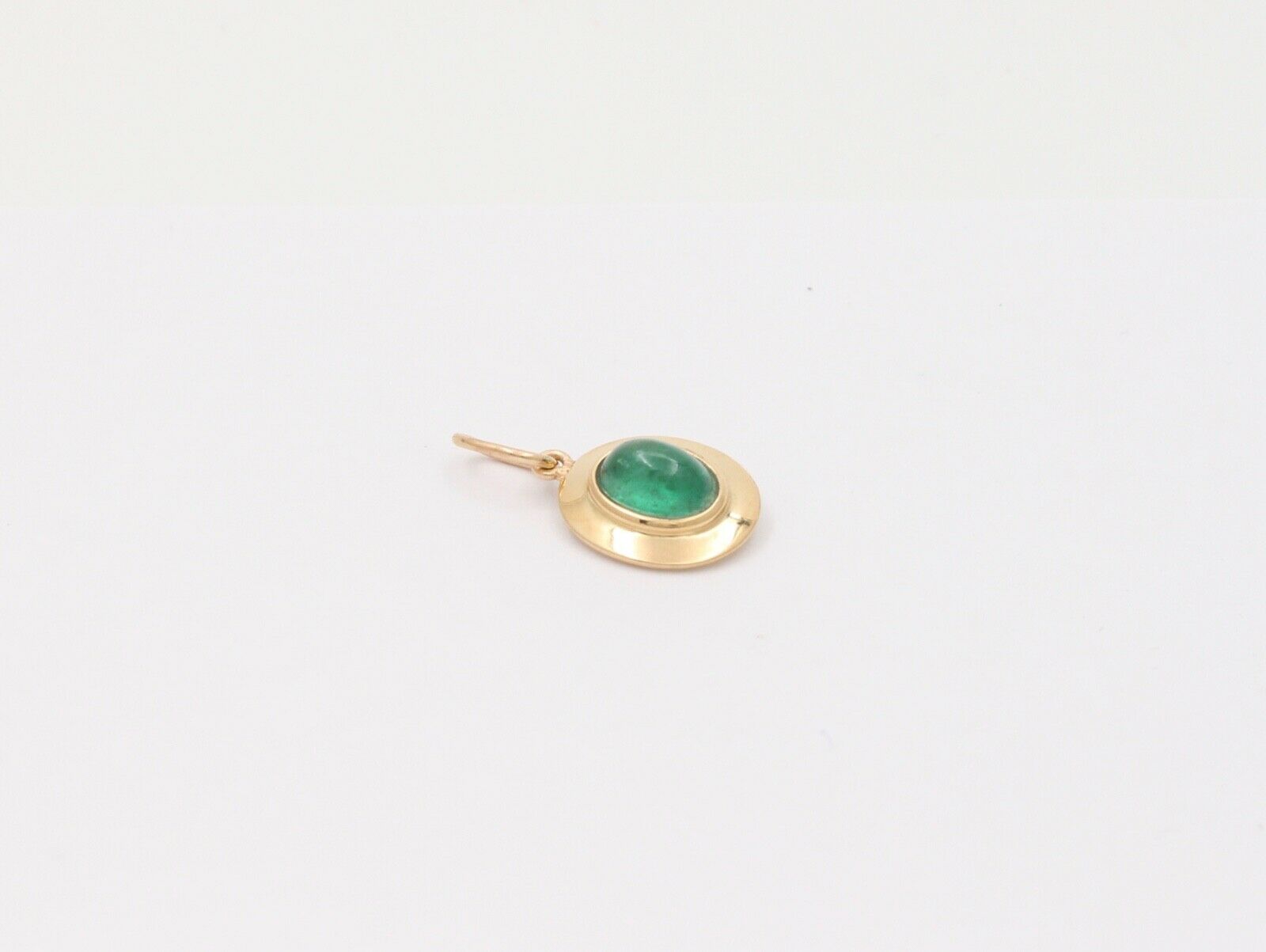 Beautiful Emerald 18K Yellow Gold Pendant