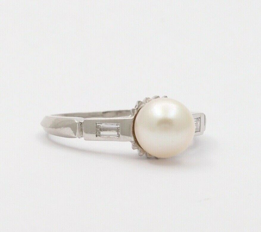 Classic Elegant Culture Pearl Diamond Platinum Ring, Cocktail Ring.