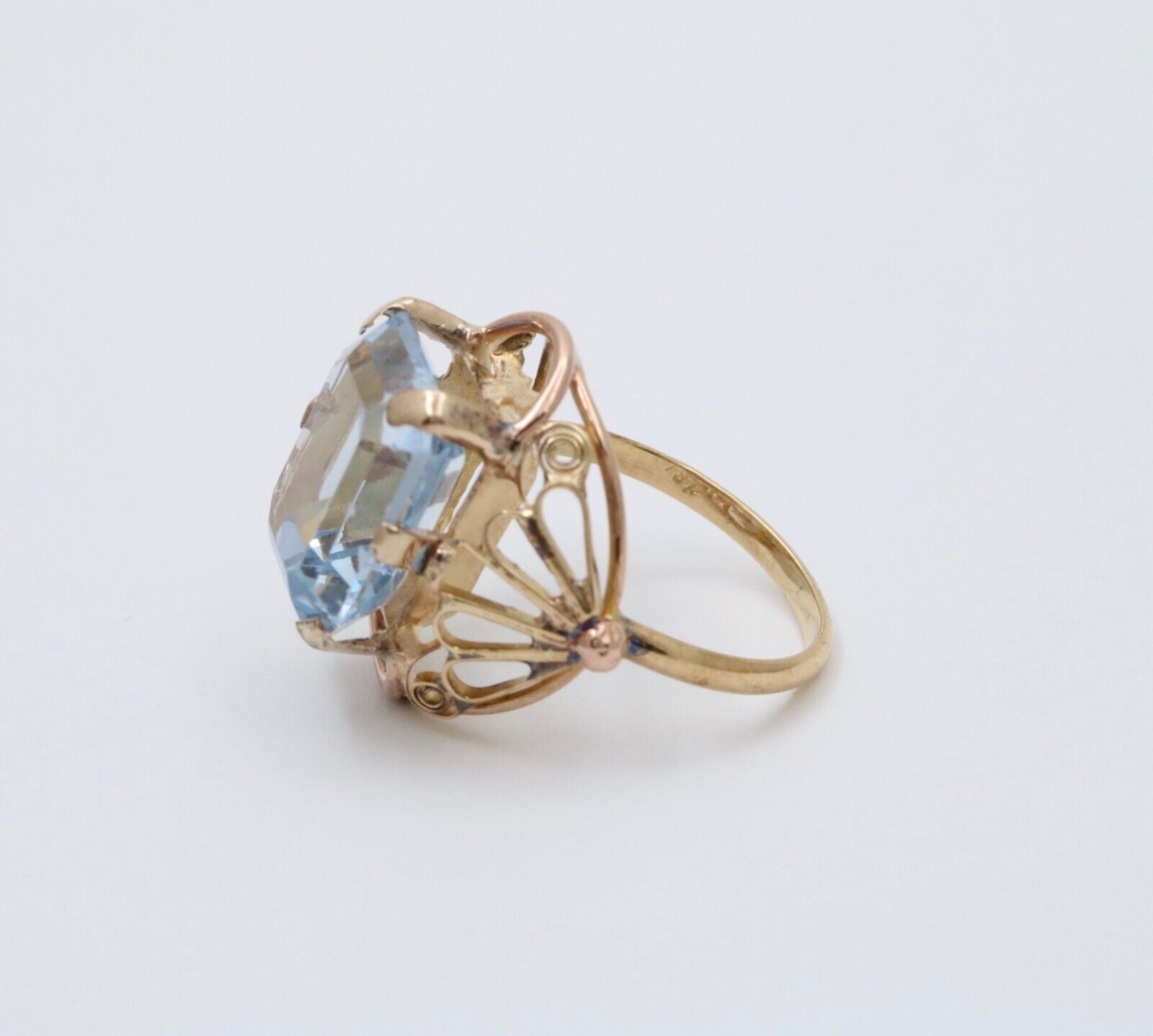 Vintage 18K Yellow & Rose Gold Aquamarine RIng, Statement Ring.