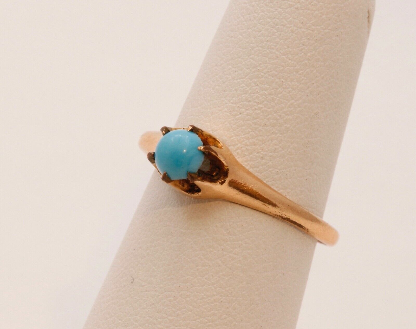 Victorian Claw Mounted Turquoise 9K Yellow Gold Ring