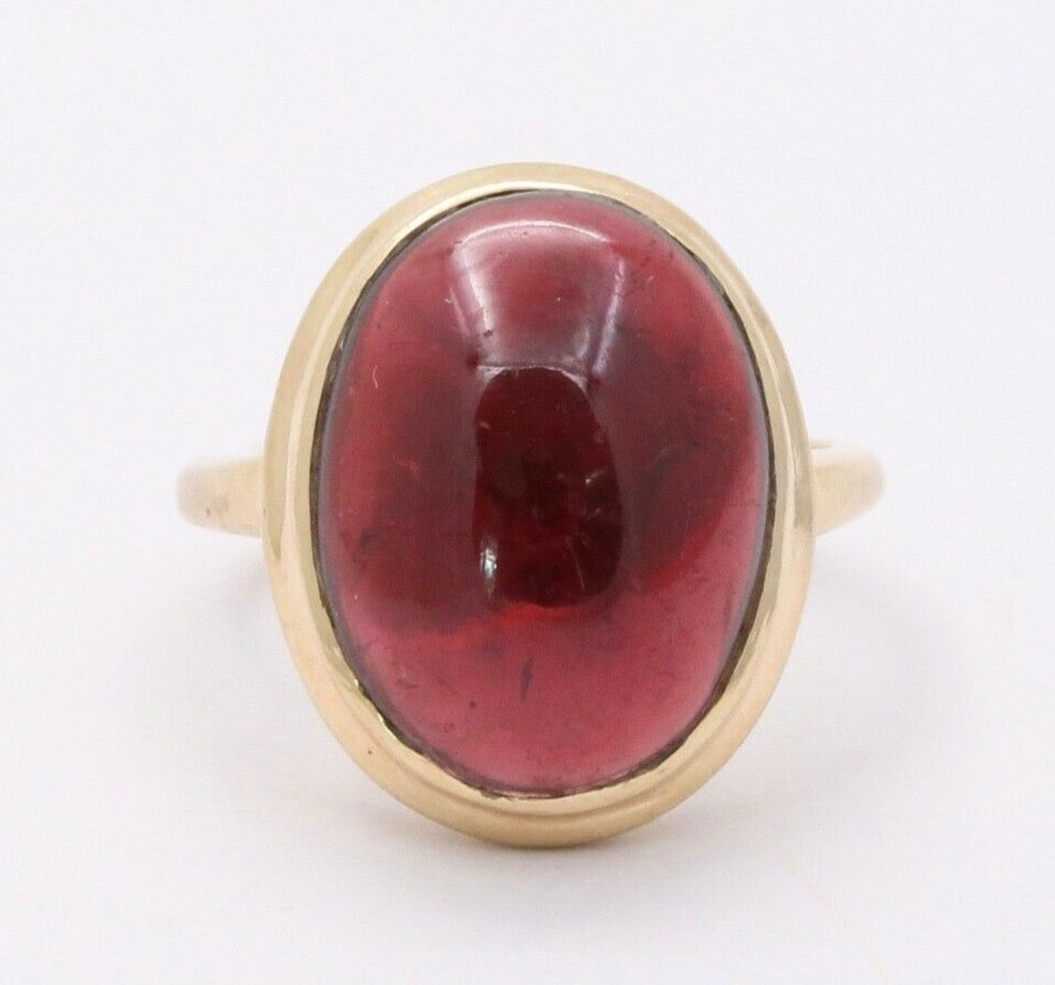 Vintage 14K Yellow Gold Natural Red Garnet Cabochon Ring