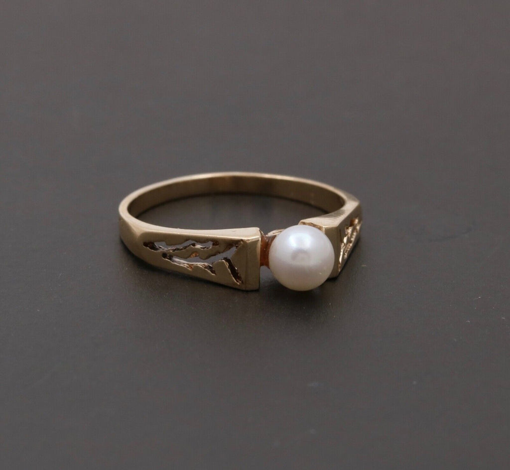 Vintage 14K Yellow Gold Cultured Pearl Filigree Ring Band.