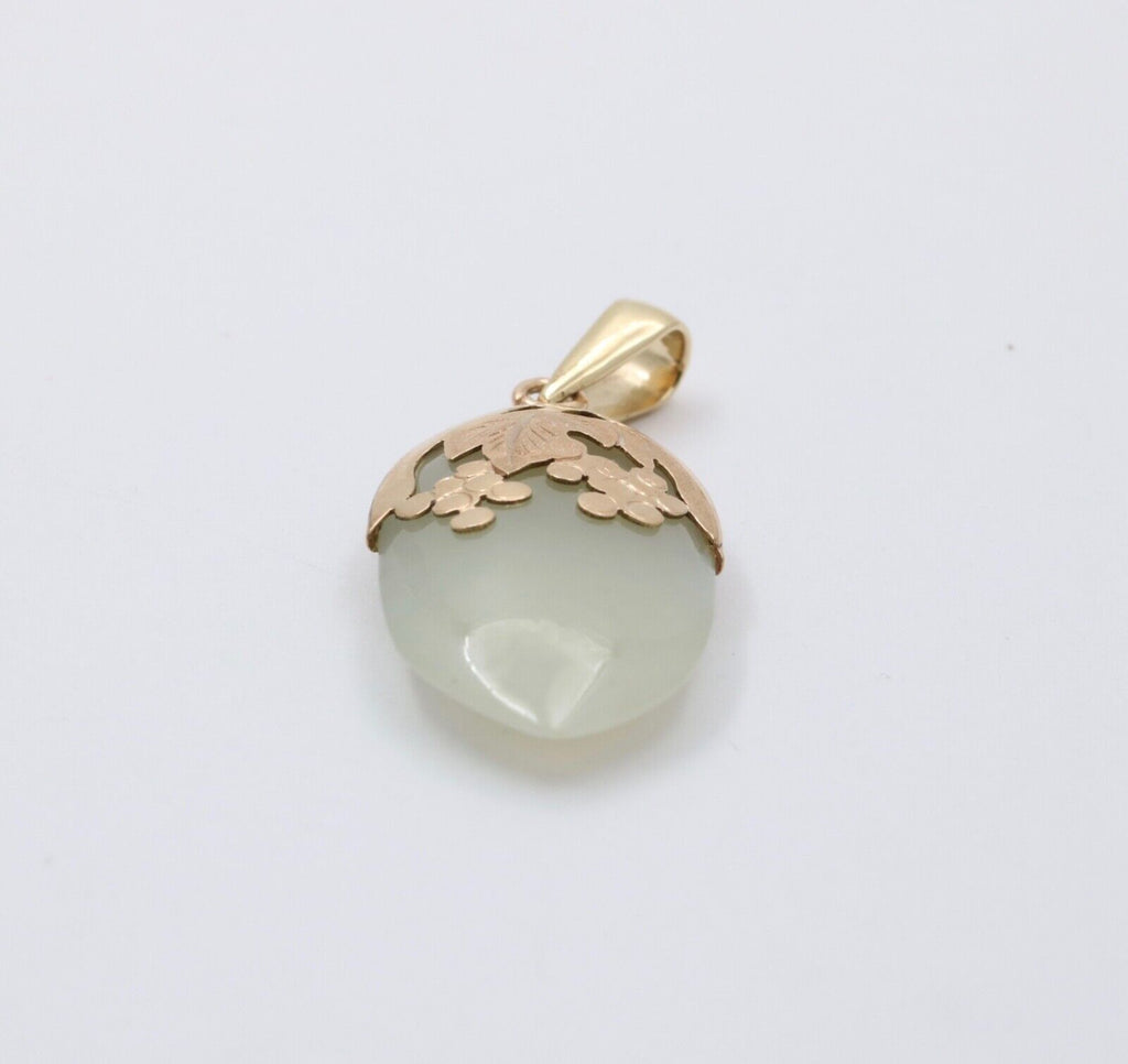 Vintage 14K yellow gold Jadeite Jade Grape Motif Charm Pendant