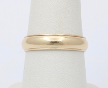 Load image into Gallery viewer, Vintage 14K Yellow Gold Wedding Band Ring, Stacking Band.
